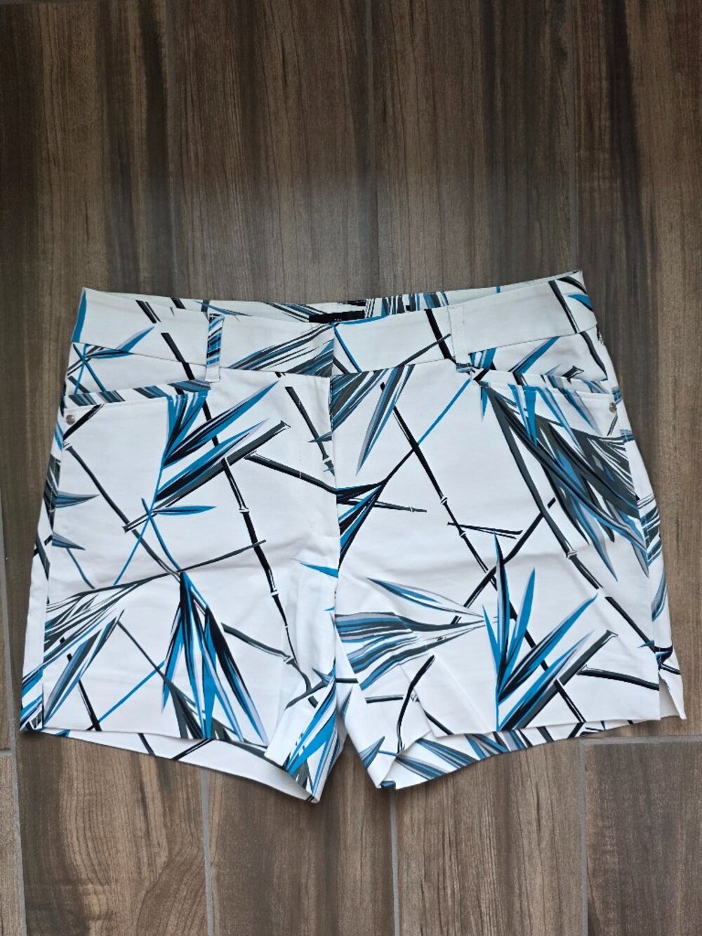 White House Black Market Abstract Bamboo 5-Inch Chino Shorts